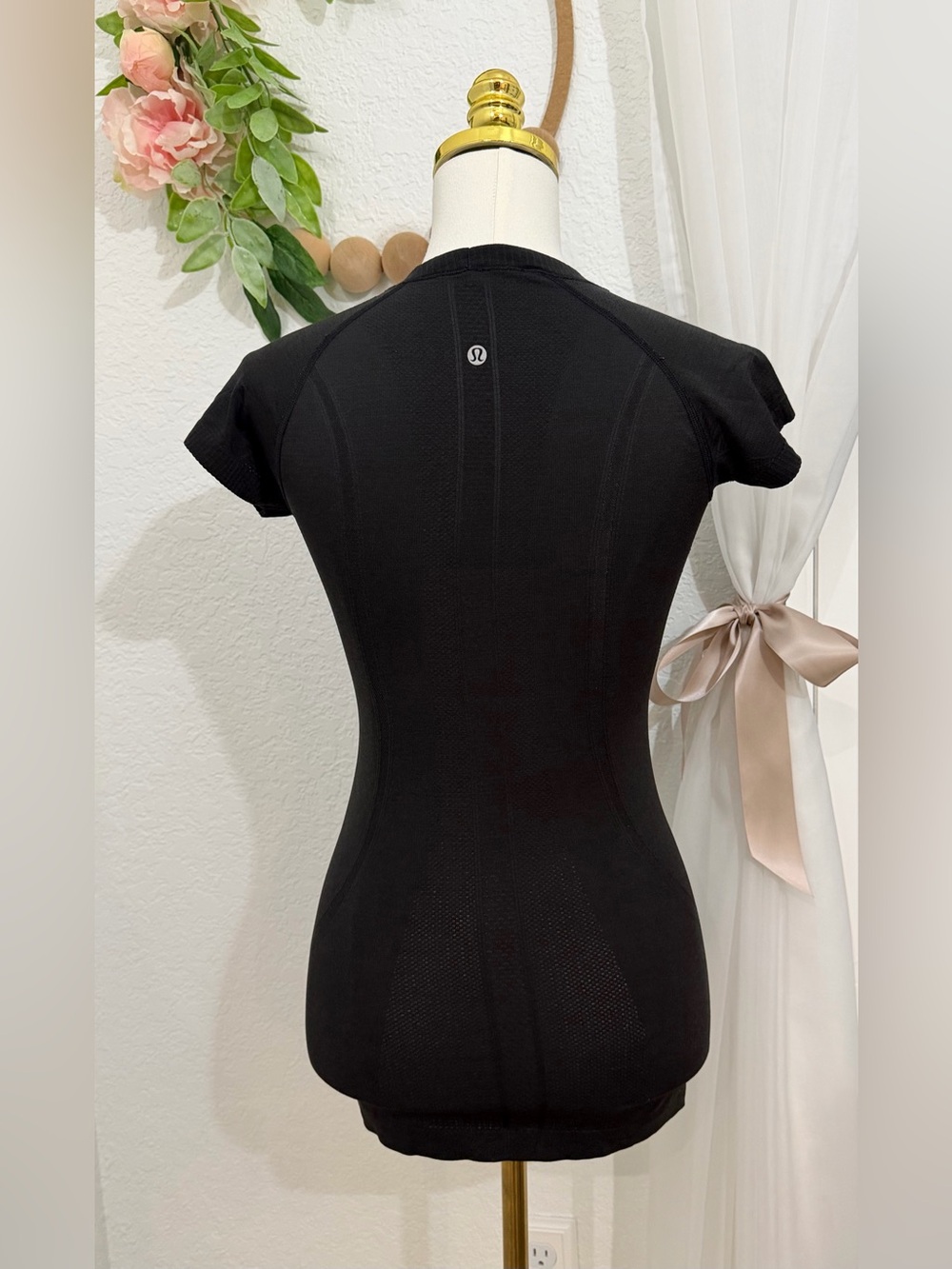 NEW Lululemon Swiftly Tech Short-Sleeve Shirt 2.0 Hip Length In Black Size 4 NEW - Picture 8 of 11